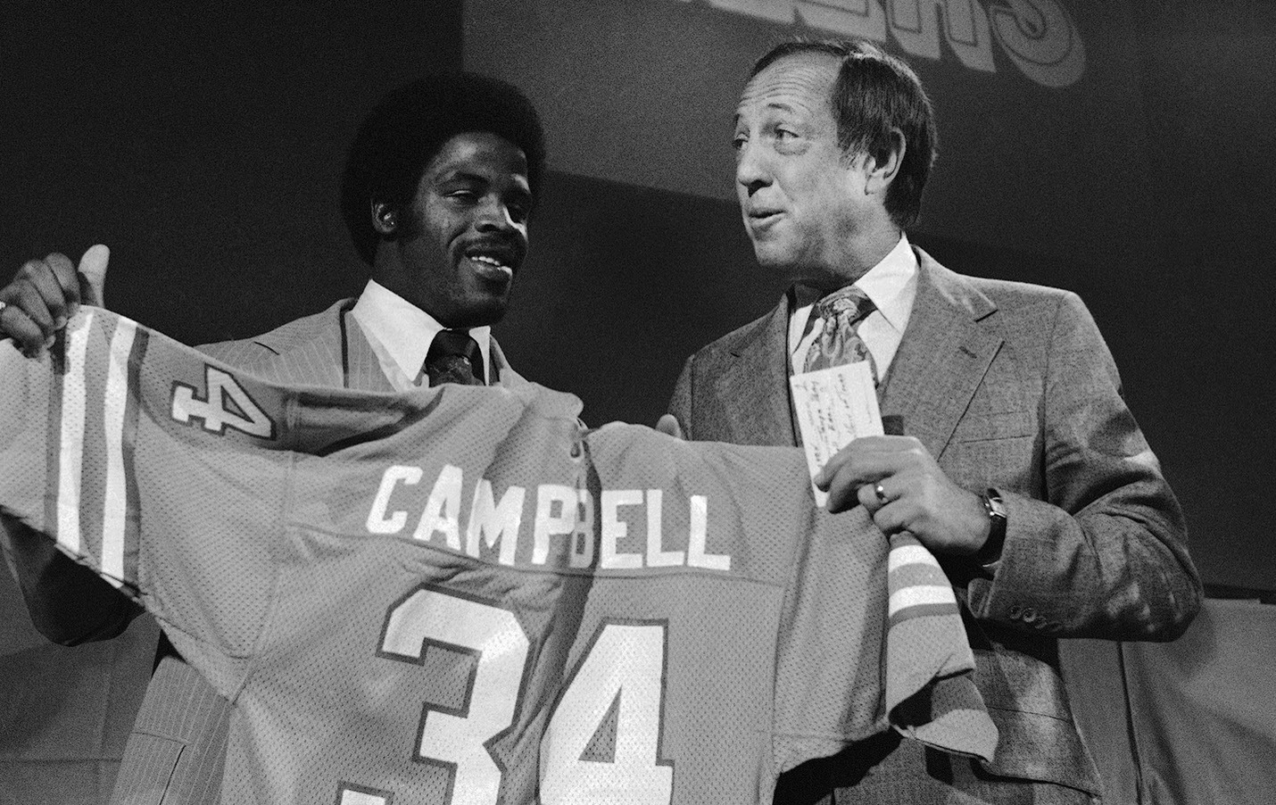 Earl Campbell Houston Oilers. Former Houston Oilers legend Earl
